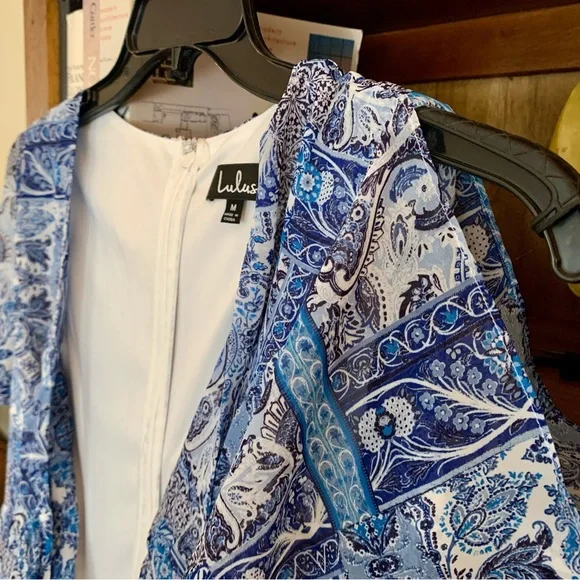 Lulu’s Blue Paisley Maxi Dress M Peekaboo Front Tie - Picture 3 of 10